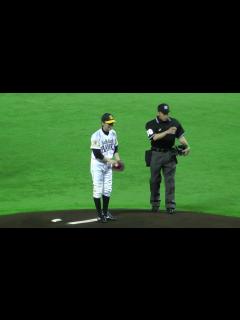 [x]中居正広 始球式 2012開幕戦＠ヤフードーム - YouTube