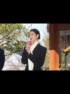 [x]菜々緒ポーズリクエストに神対応も… タイトすぎる衣装で中止に - YouTube
