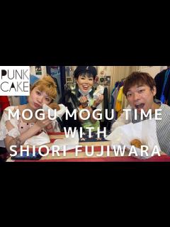 [x]【藤原しおりちゃんともぐもぐタイム】初ゲスト #20 - YouTube