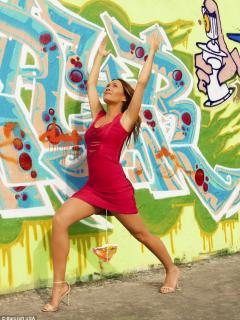 [x]'Intimacy coach' Kim Anami lifts weights with her vagina | Daily Mail ...